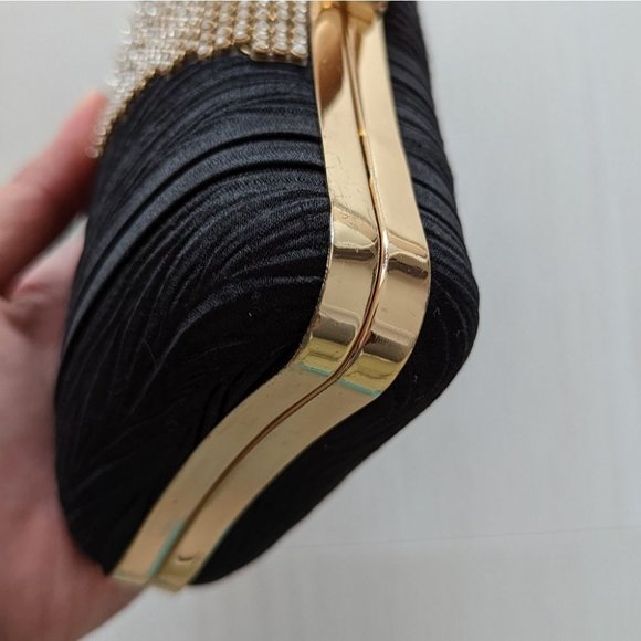 Evening Top Clasped Clutch With Chain - Picture 5 of 7